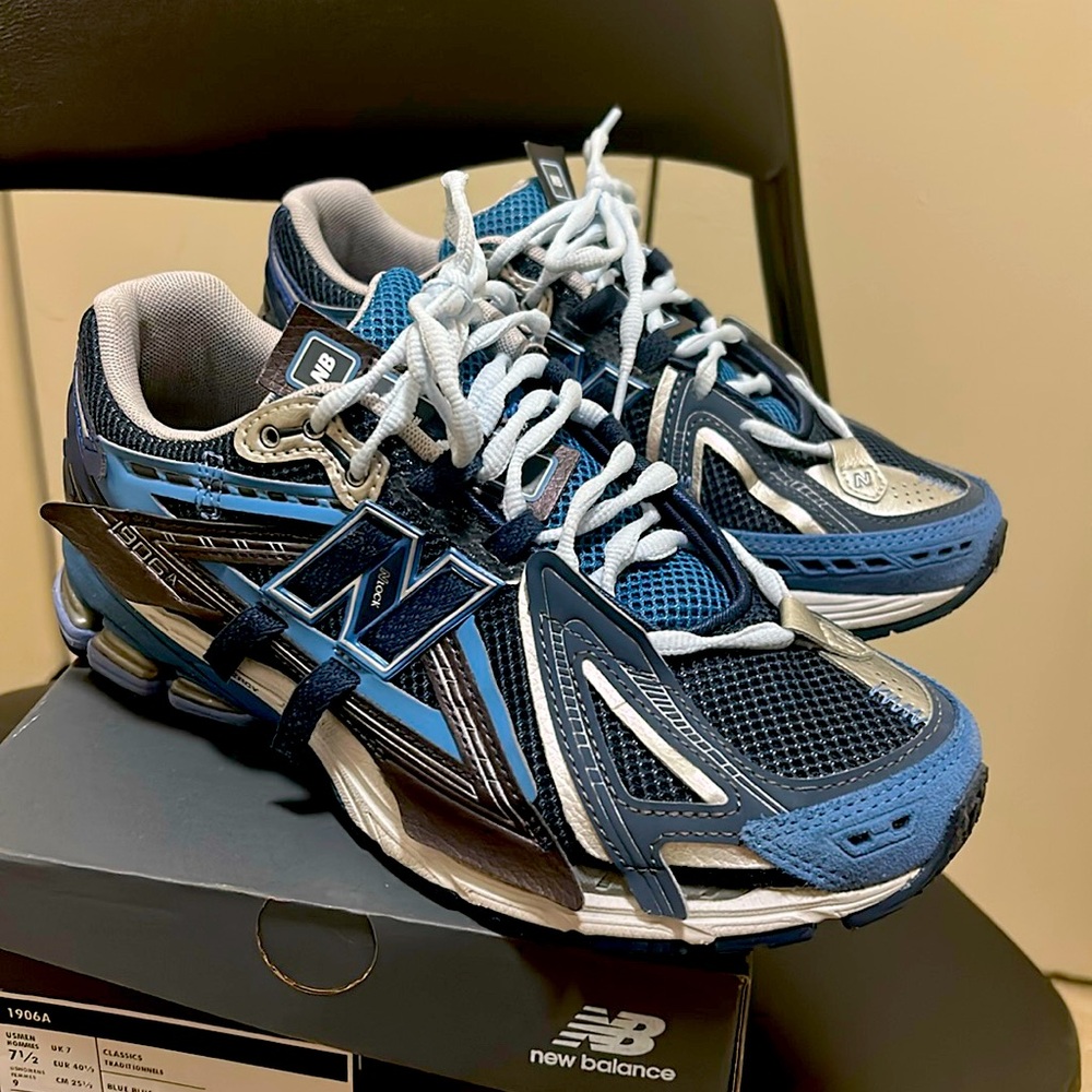 New Balance 1906A Men’s Blue Sneakers 7.5 men preowned